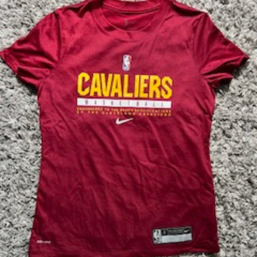 Nike Women's  Cleveland Cavaliers Dri-Fit NBA Maroon  Size Small